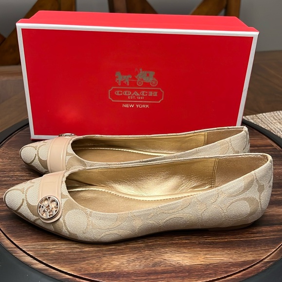EUC - Preloved Coach Onida Flats, Size 7M US. - Picture 5 of 16